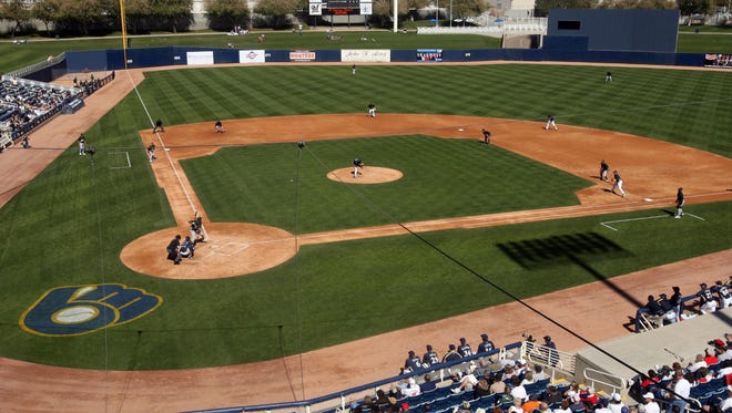 Maryvale Baseball Park | JUEGAN: Cerveceros de Milwaukee | CAPACIDAD: 10,000 aficionados | DIRECCIÓN:  3600 N. 51st. Avenue, Phoenix, AZ