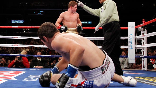 17-Sep-2011: La segunda defensa del título la hizo contra un peleador que era más famoso por haber salido en un “reality show” que por su pegada, el mexicano Alfonso Gomez, al que  mandó a la lona en el 6to asalto para ganar por la vía del cloroformo.