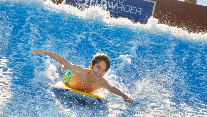 ¿ Busca combatir el calor? Dir í jase al Westin Kierland Resort & Spa Phoenix-Scottsdale y pase el d í a flotando en el r í o lento, jugando un juego acu á tico o disfrutando de un c ó ctel junto a la piscina.