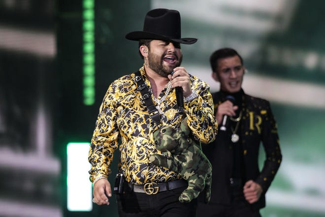 Luis R Conriquez durante los Premios de la Radio de EstrellaTV en la Expo Santa Fe Mexico el 3 de noviembre de 2022 en la Ciudad de México.