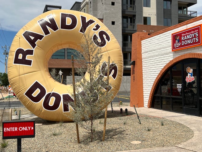 LA's iconic Randy's Donuts opened its first Arizona store in Phoenix.