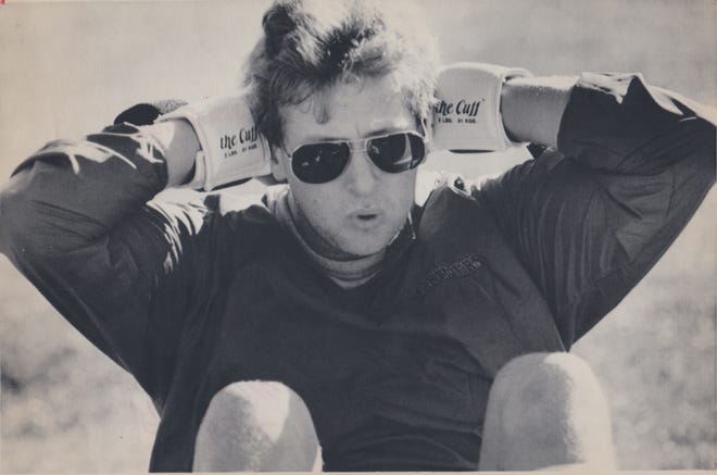 Seattle Mariners pitcher Steve Trout does sit-ups March 17, 1989, at the team's training facility during spring training.