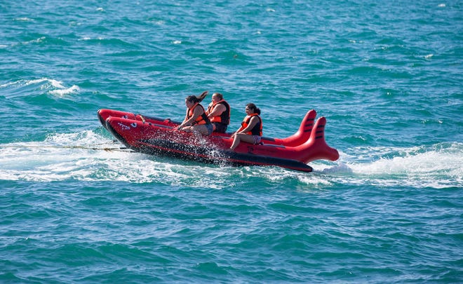 Los botes inflables son una forma popular de entretenimiento en Puerto Peñasco, México.