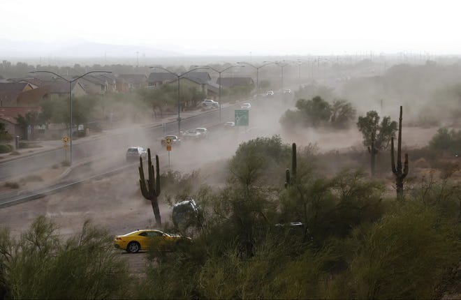Fuertes vientos y polvareda pasó por la ciudad de Mesa, Arizona, el 30 de julio de 2019.