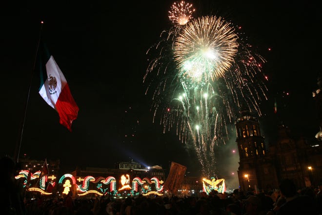Zocalo de la Ciudad de México conmemora el aniversario de la Independencia de México.