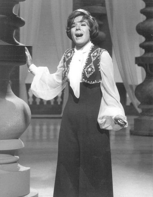 Vikki Carr performs in 1969.