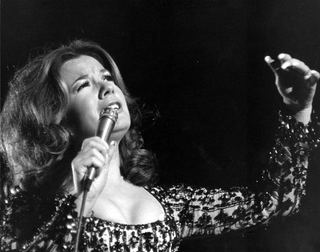 Vikki Carr performs in concert in the mid '70s.