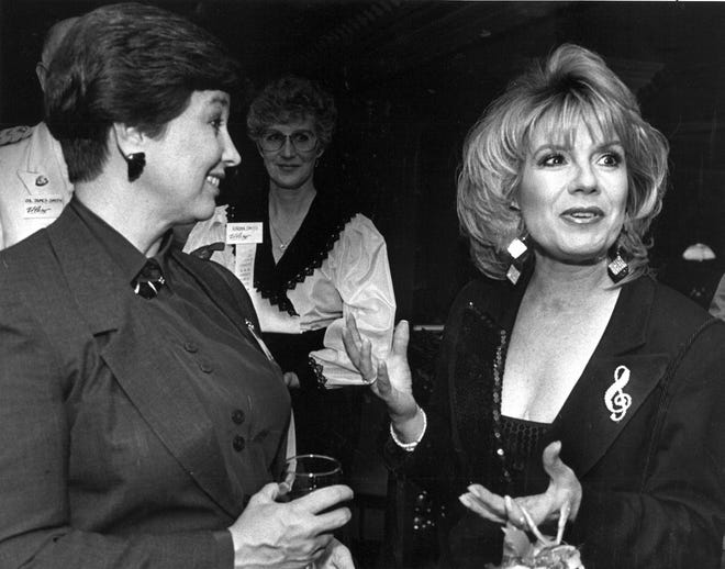 Vikki Carr (right) and El Paso Mayor Suzie Azar chat before an event in 1990.