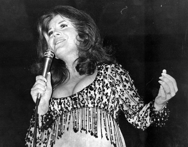 Vikki Carr performs in concert in the mid '70s.