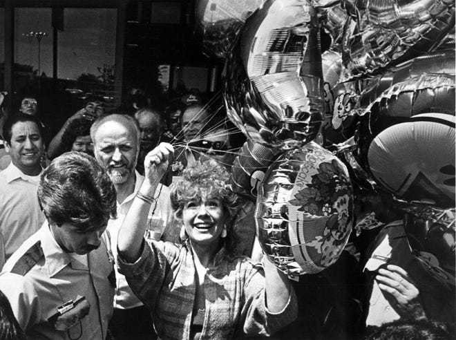 In 1983, more than 1,000 fans greet Vikki Carr as she arrives at El Paso International Airport.