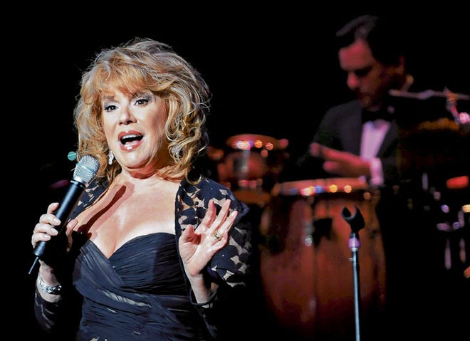 Vikki Carr performs in concert in El Paso on Aug. 29, 2009.
