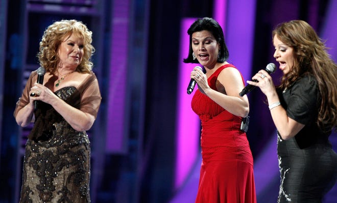 Vikki Carr receives a Lifetime Achievement award at the Latin Grammy Awards on Nov. 13, 2008. To mark the occasion, the diva (left) performs her classic "Cosas del Amor" with Olga Tañón (center) and Jenni Rivera.