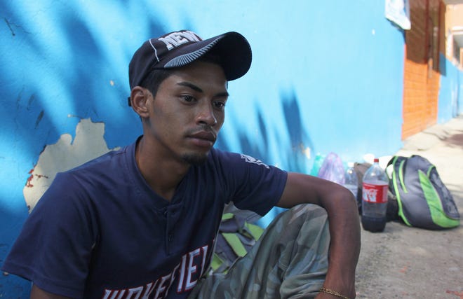 Fotografía fechada el 21 de enero del 2020 de Erson, migrante de origen hondureño, que se encuentra a la espera de resolver su situación migratoria, en el albergue Belén en la ciudad de Tapachula en el estado de Chiapas (México).