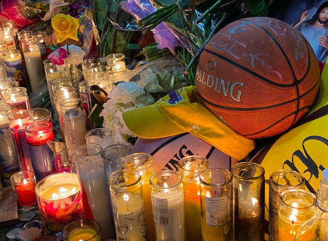 Fanáticos del básquetbol alrededor del mundo lloran la repentina partida de Kobe Bryant luego de estrellarse el helicóptero en el que viajaba él, su hija Gaian de 13 años y 7 personas más.
