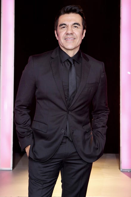 Adrián Uribe protagoniza por primera vez una telenovela.