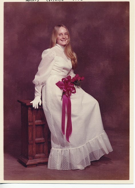 Deana Lynne Bowdoin was a debutante for the Phoenix Honors Cotillion in 1974. She placed first runner-up for the organization’s Debutante of the Year academic award.