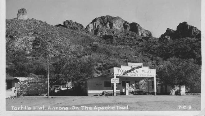 Establecido a principios de la década de 1900 y ubicado en un pequeño valle verde a lo largo de Apache Trail, Tortilla Flat se ha convertido en un enclave pequeño y atractivo que atrae a los automovilistas que viajan hacia y desde la presa Roosevelt.