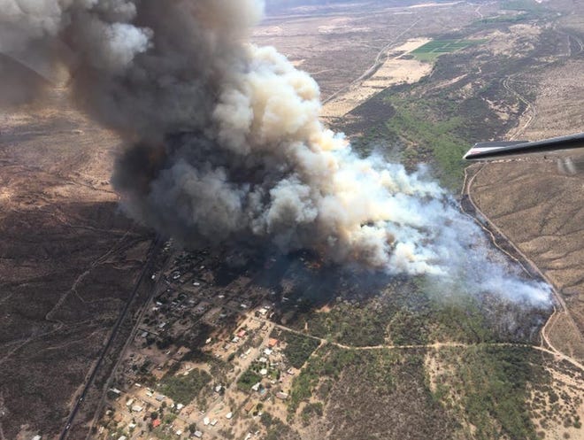 El Incendio Forestal 'Margo' ya ha destruido dos estructuras principales, amenazando a unas 75 más.