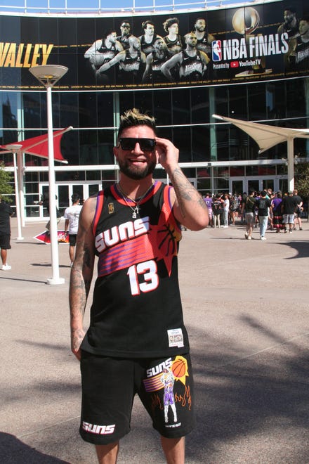 El rapero Jesús Daniel Galvez, mejor conocido como Dann G, presente en las finales de la NBA en Phoenix.