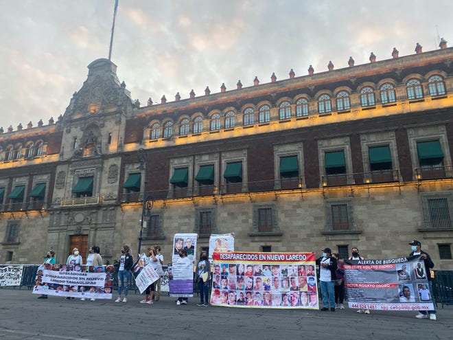 Familiares de desaparecidos en la llamada "Carretera del terror", viajaron hasta la Ciudad de México para suplicar que autoridades federales intervengan en la búsqueda.