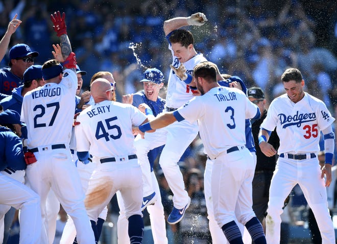 Dodgers celebran su pase a los playoffs.