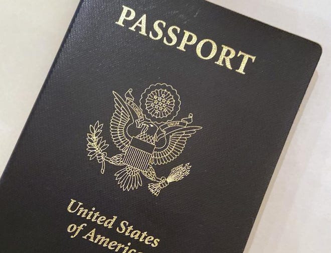 Foto de un pasaporte estadounidense en Washington, el 25 de mayo del 2021. EEUU emitió su primer pasaporte con una designación de género "X", se informó el 27 de octubre de 2021.