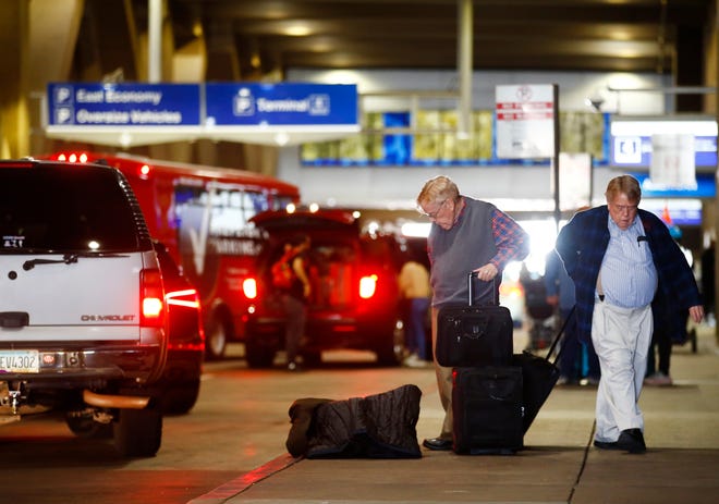 Travelers get dropped off to fly on the Wednesday before Thanksgiving at Phoenix Sky Harbor International Airport on Nov. 23, 2021, in Phoenix.