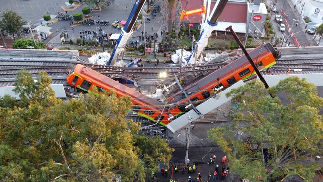 Fotografía de archivo tomada con un dron, que muestra el colapso de los vagones del metro de la Línea 12, el pasado 4 de mayo de 2021 en la Ciudad de México (México).