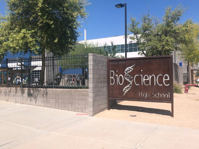 La Phoenix Union Bioscience High School forma parte del Phoenix Union High School District. El campus está situado en el centro de Phoenix, Arizona.