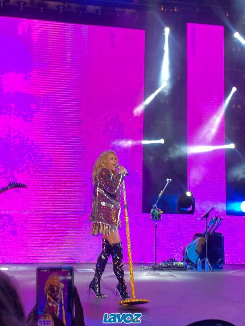 Las divas del rock-pop mexicano Alejandra Guzmán y Paulina Rubio pusieron a cantar y a bailar a sus fans de Phoenix al presentar su espectáculo “Perrísimas US Tour 2022” en el Arizona Federal Theatre el 18 de mayo del 2022.