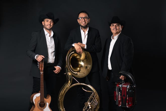 Ezequiel Figueroa “El Compa Cheque” (Tuba), José Ramón Trejo “Ramoncillo” (Bajoquinto y Voz) y Cesar Estrada “El Moreño” (Acordeón y Voz), han decidido iniciar su propia carrera musical, lejos de Julión Álvarez, ahora como Los 3 del Norteño.