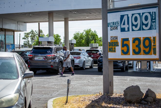 Customers line up for cheaper gas prices at the station on the corner of 20th Street and Osborn Road in Phoenix on June 21, 2022.