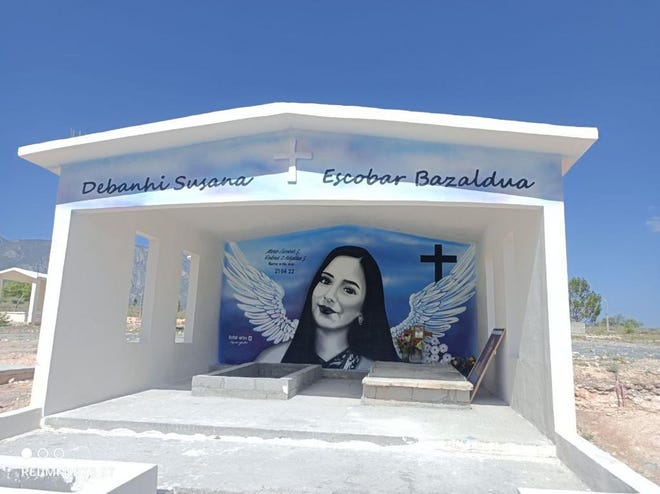 La imagen de Debanhi Escobar está inmortalizada en la casa que habitó con sus padres, por el muralista Rafael Aguirre.