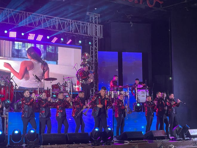 El cantante Rafa Becerra agradeció que Andaluz Music lo trajera de regreso a Banda Carnaval, agrupación de sus grandes éxitos.