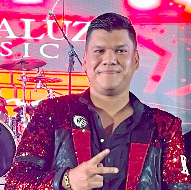 El cantante sinaloense Rafa Becerra, regresa con todo como vocalista de Banda Carnaval, para iniciar un nuevo ciclo.