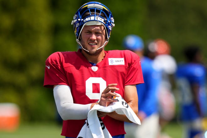 Los Angeles Rams quarterback Matthew Stafford (9) dries his hands between plays during a joint practice with Cincinnati Bengals, Wednesday, Aug. 24, 2022, at the Paycor Stadium practice fields in Cincinnati.