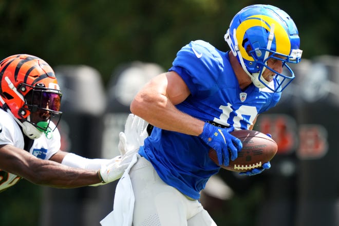 Los Angeles Rams wide receiver Cooper Kupp (10) completes a catch during a joint practice with the Cincinnati Bengals, Wednesday, Aug. 24, 2022, at the Paycor Stadium practice fields in Cincinnati.