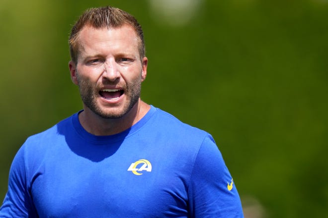 Los Angeles Rams head coach Sean McVay instructs the team during a joint practice with the Cincinnati Bengals, Wednesday, Aug. 24, 2022, at the Paycor Stadium practice fields in Cincinnati.