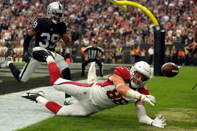 Arizona Cardinals tight end Zach Ertz (86) misses on a catch attempt in the end zone during the second half of an NFL football game against the Las Vegas Raiders Sunday, Sept. 18, 2022, in Las Vegas.