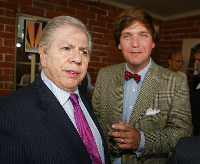 Carl Bernstein (left) and Tucker Carlson at The Creative Coalition ' s " Freedom of the Press During Wartime " panel discussion at Chadwick Restaurant in Beverly Hills, California, on June 20, 2002.